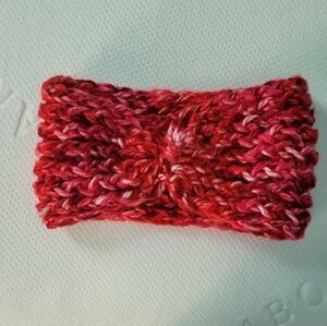 Red monochromatic ear warmer